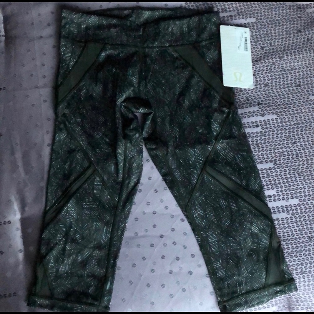 Lululemon Cool to Street Crop